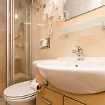 Gostinjska kuća Eddie's Sea View Old Town 3*