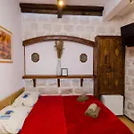 Eddie's Sea View Old Town