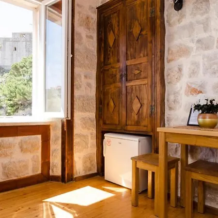 Eddie's Sea View Old Town 3*