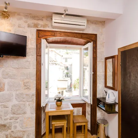 Pensjonat Eddie's Sea View Old Town 3*