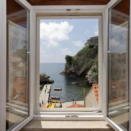 Eddie's Sea View Old Town Pensjonat