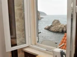 Eddie's Sea View Old Town
