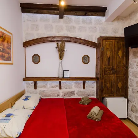 Eddie's Sea View Old Town