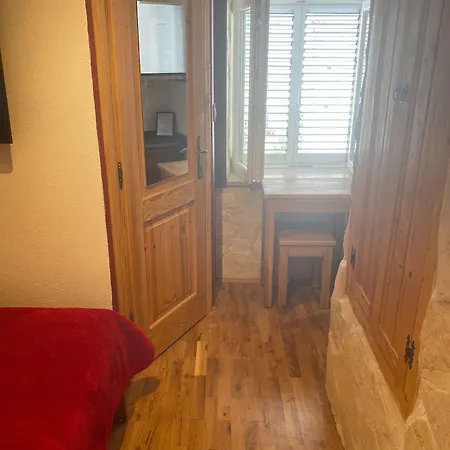 Гостевой дом Eddie's Sea View Old Town 3*